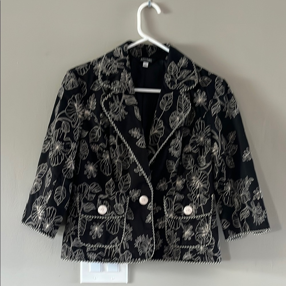 Elegant Black and White Floral Blazer